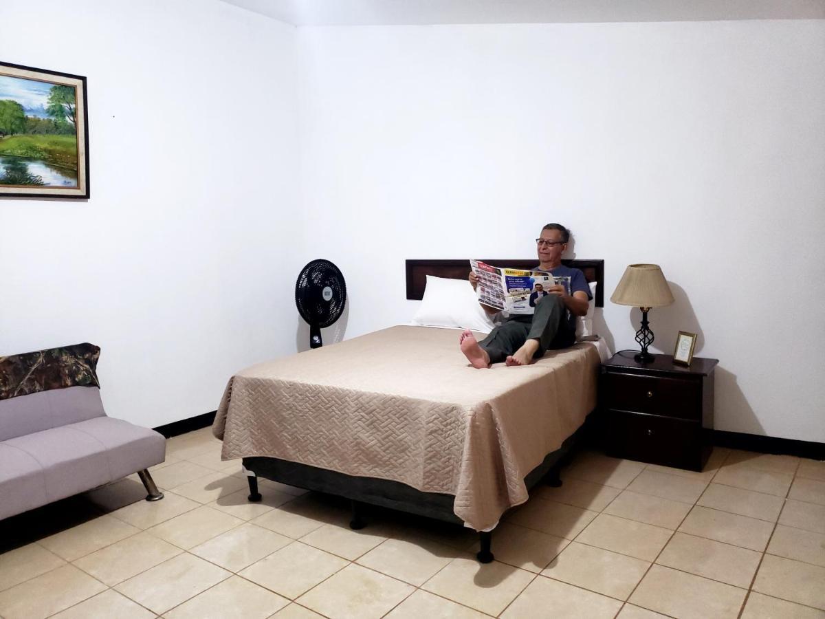 Judys Home - Bed And Breakfast Retalhuleu Exterior foto
