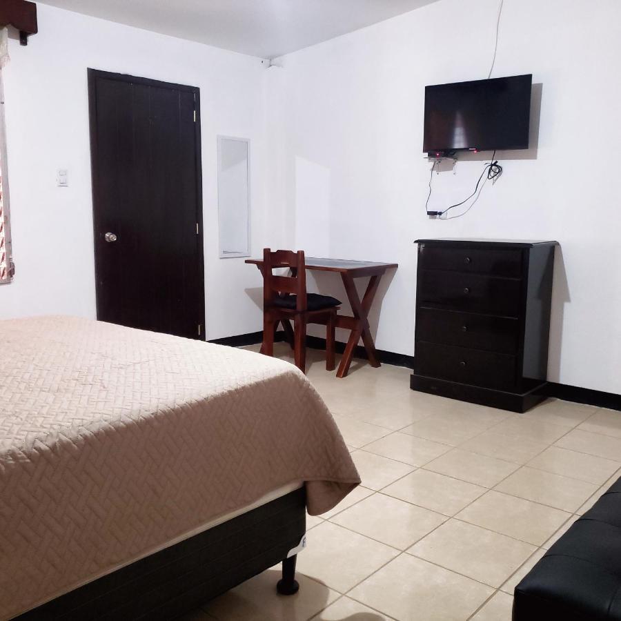 Judys Home - Bed And Breakfast Retalhuleu Exterior foto