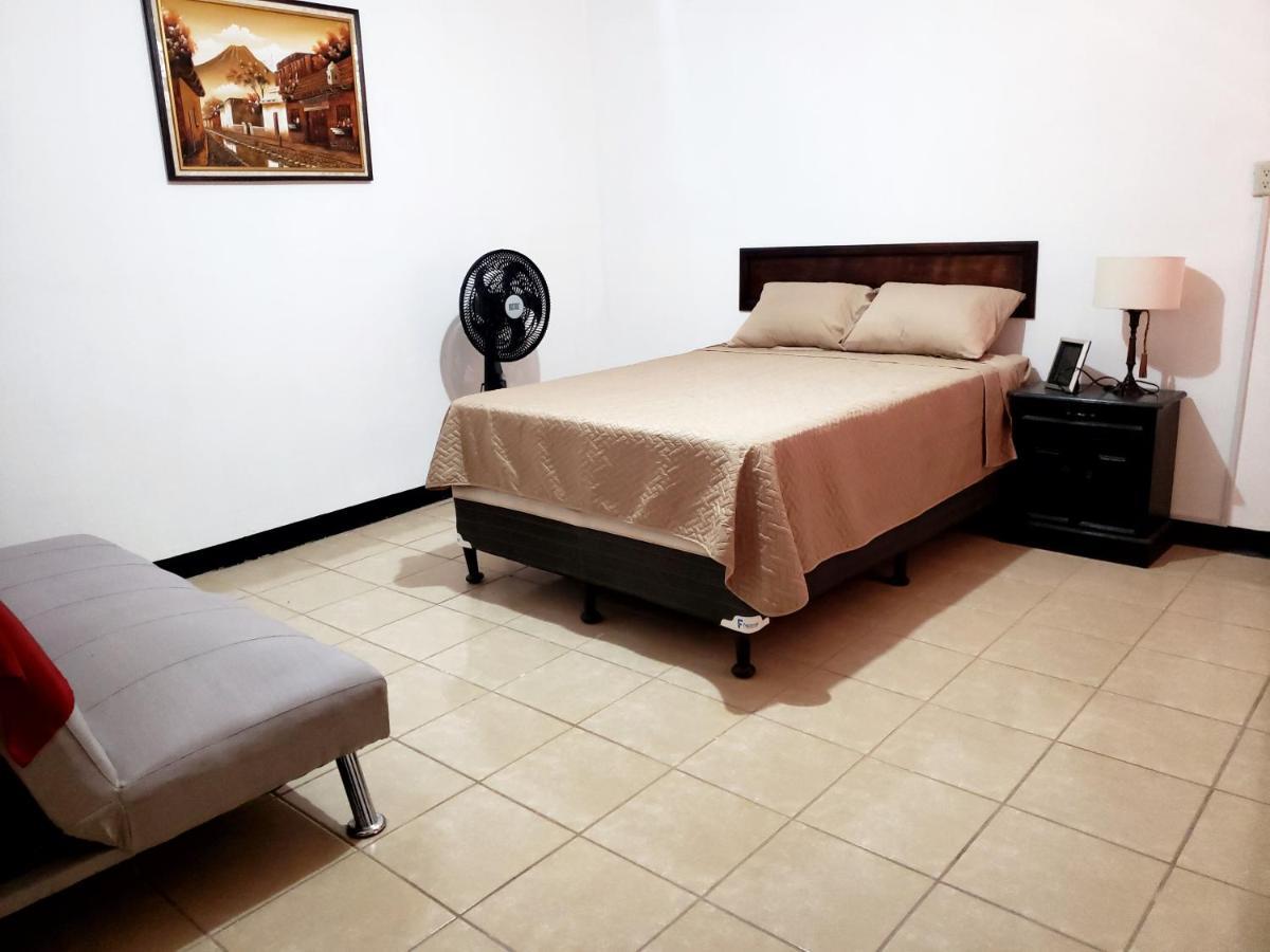 Judys Home - Bed And Breakfast Retalhuleu Exterior foto
