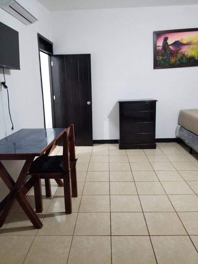 Judys Home - Bed And Breakfast Retalhuleu Exterior foto